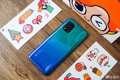 Живые фото самого доступного камерофона Xiaomi со всех сторон и фирменных чехлов для него