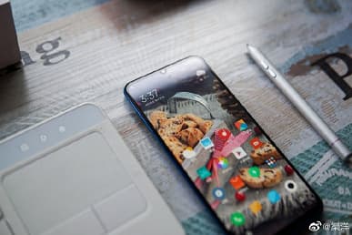 Живые фото самого доступного камерофона Xiaomi со всех сторон и фирменных чехлов для него
