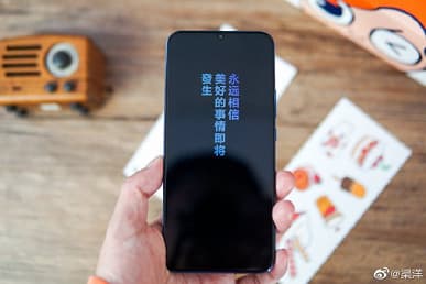 Живые фото самого доступного камерофона Xiaomi со всех сторон и фирменных чехлов для него
