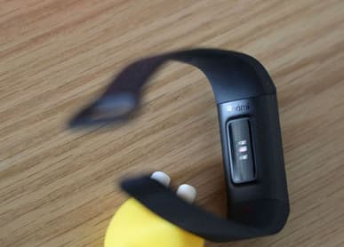 Redmi Band удивляет конструкцией и способом зарядки. Опубликованы качественные фото