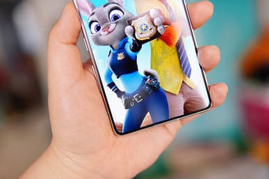 Как «превратить» Samsung Galaxy A71 5G в iPhone 12 Pro Max. Нужно просто его перевернуть