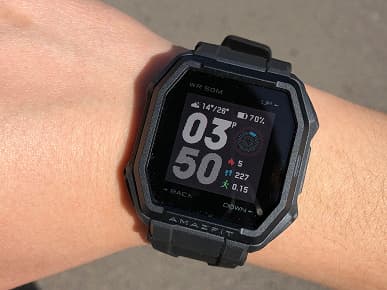 Качественные снимки защищенных часов AmazFit Ares демонстрируют рамки огромной ширины со всех сторон экрана