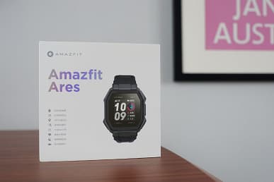 Качественные снимки защищенных часов AmazFit Ares демонстрируют рамки огромной ширины со всех сторон экрана