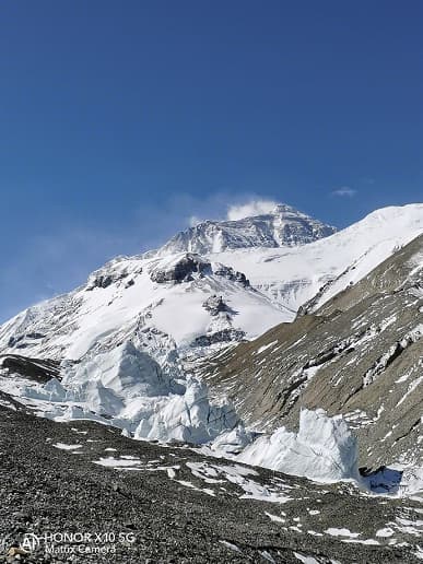 Так снимает Honor X10 5G в экстремальных условиях. Смартфон поднимается на Эверест вместе с Xiaomi Mi 10 Pro