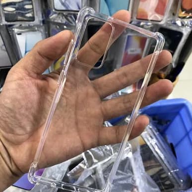 Фотографии позволяют оценить габариты Samsung Galaxy Note20 и Note20 Plus