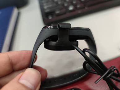 Как работает магнитная зарядка Xiaomi Mi Band 5. Новые изображения и видео браслета