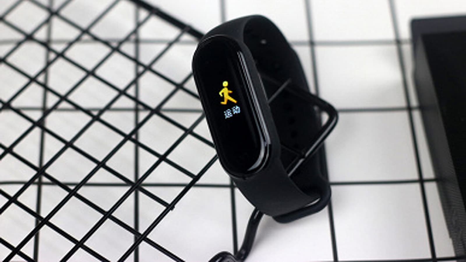 Долгожданный Xiaomi Mi Band 5 на живых фото и видео распаковки сразу после анонса