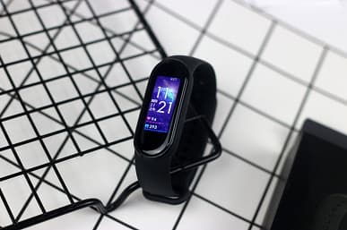 Долгожданный Xiaomi Mi Band 5 на живых фото и видео распаковки сразу после анонса