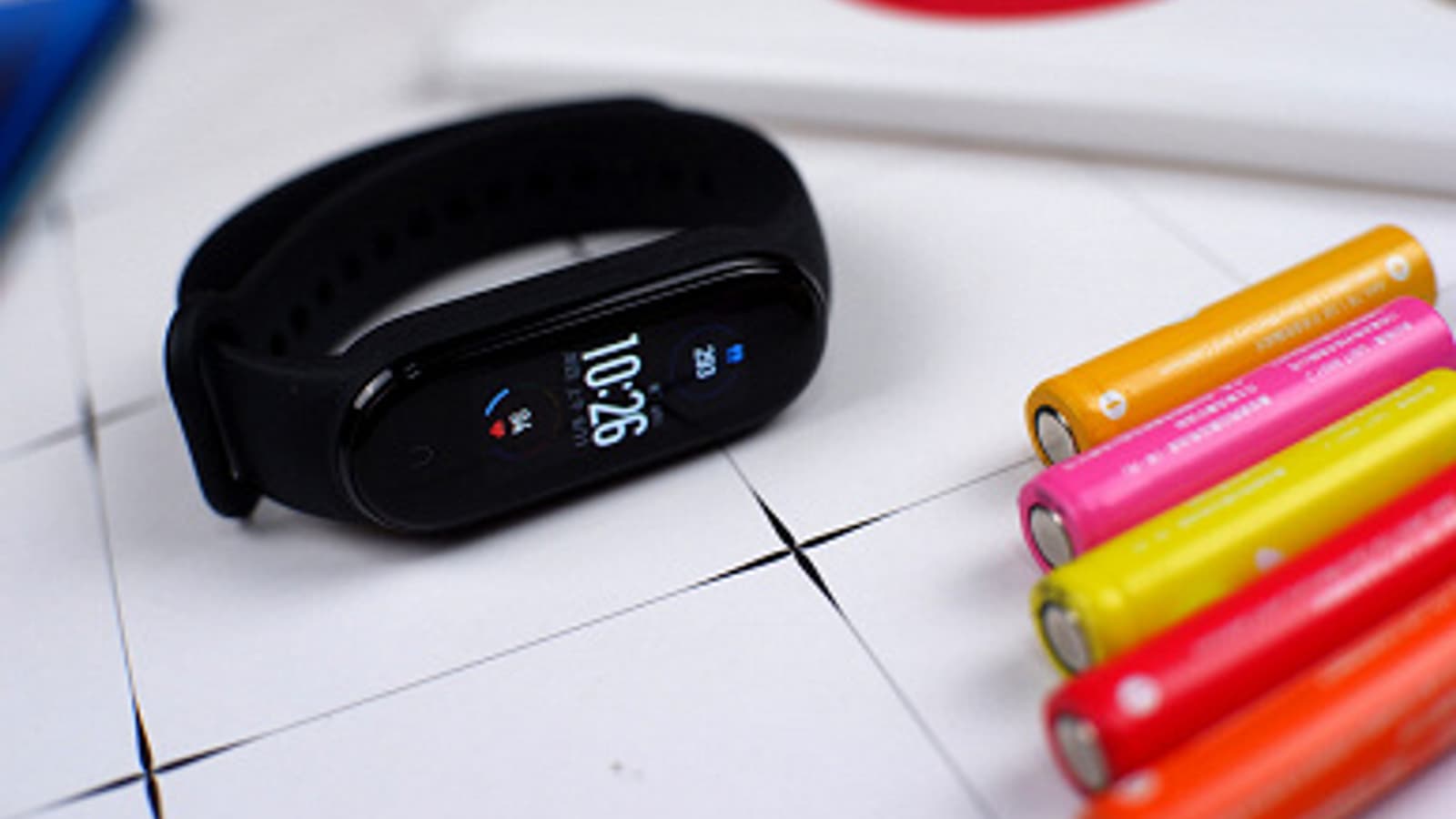 Долгожданный Xiaomi Mi Band 5 на живых фото и видео распаковки сразу после анонса