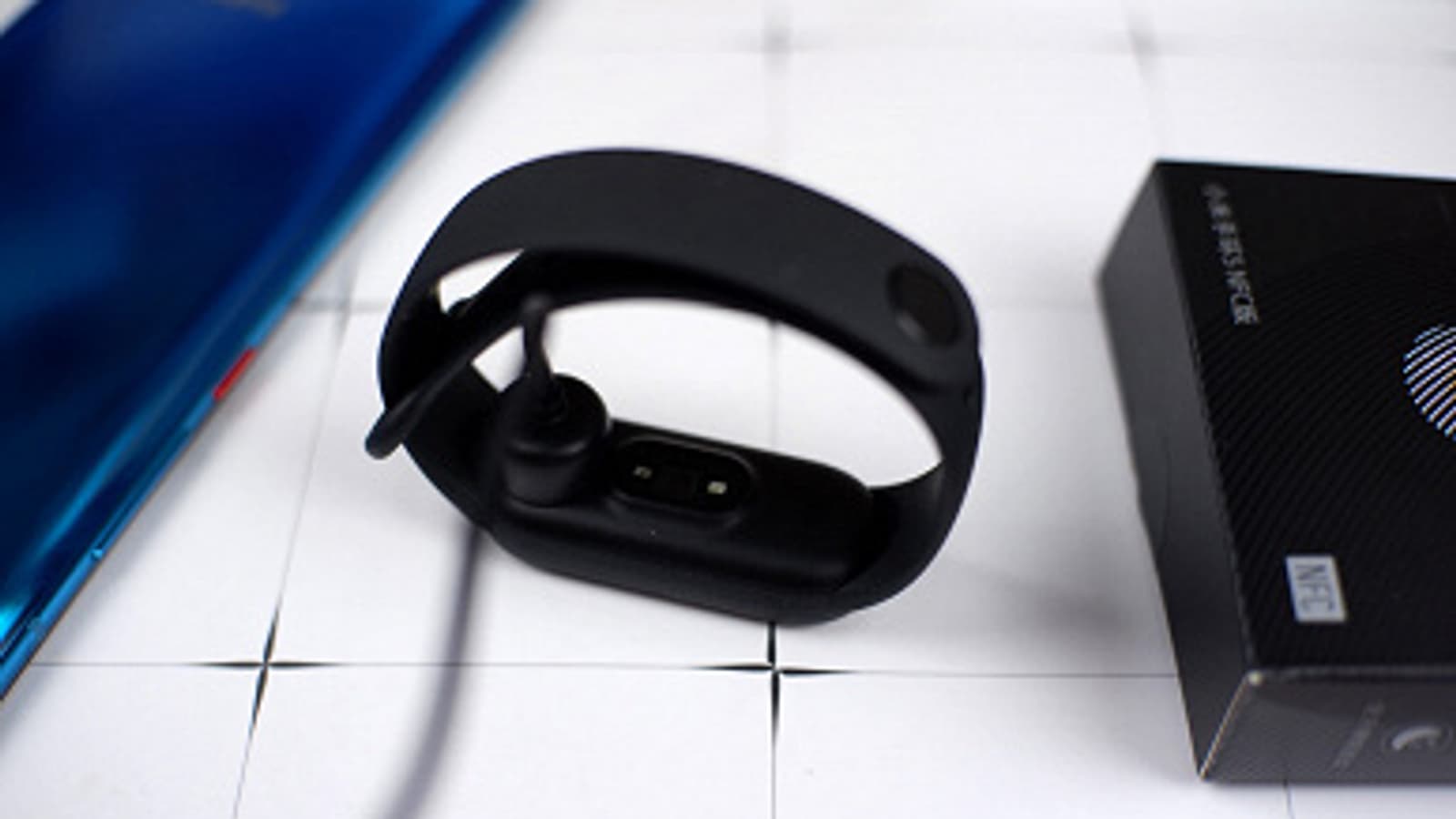 Долгожданный Xiaomi Mi Band 5 на живых фото и видео распаковки сразу после анонса