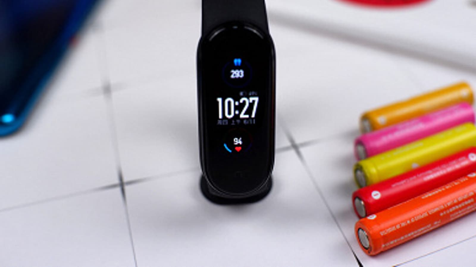 Долгожданный Xiaomi Mi Band 5 на живых фото и видео распаковки сразу после анонса