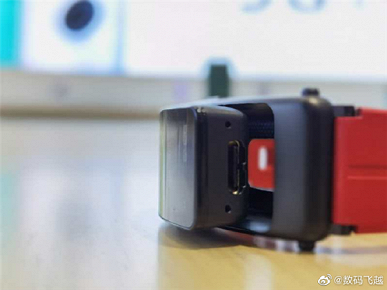 Изогнутый экран диагональю 1,53 дюйма, мониторинг ЧСС, пульсоксиметр и голосовой помощник. Это фитнес-браслет Huawei Talkband B6