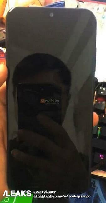 Бюджетный смартфон Moto E7 Plus позирует на живых фото Бюджетный смартфон Moto E7 Plus позирует на живых фото