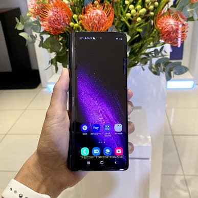 Новый Samsung Galaxy Z Fold2 избавился от знаменитой складки на экране. Реальные фото