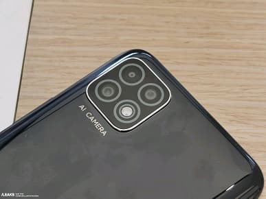 Новый Huawei без каких-либо отверстий и еще два смартфона Huawei на качественных фотографиях