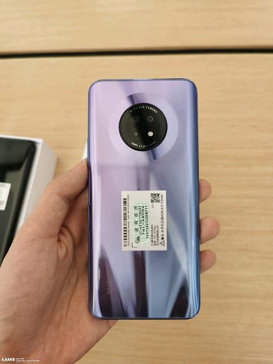 Новый Huawei без каких-либо отверстий и еще два смартфона Huawei на качественных фотографиях