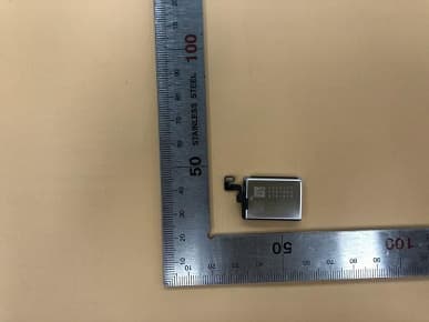 Настоящий кусочек новых Apple Watch вживую. Регуляторы раскрыли секрет аккумуляторов следующих часов Apple