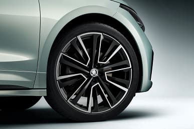 Запас хода 510 км и разгон до 100 км/ч за 6,2 с. Представлен электрический кроссовер ?koda Enyaq iV