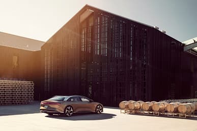 1080 л.с., 2,5 с до 97 км/ч, запас хода 830 км и быстрая зарядка. Представлен Lucid Air — самый сильный конкурент Tesla