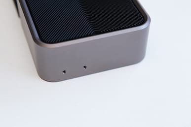 На корпусе GeForce RTX 3080 Founders Edition есть два необычных отверстия. Они нужны для крепления