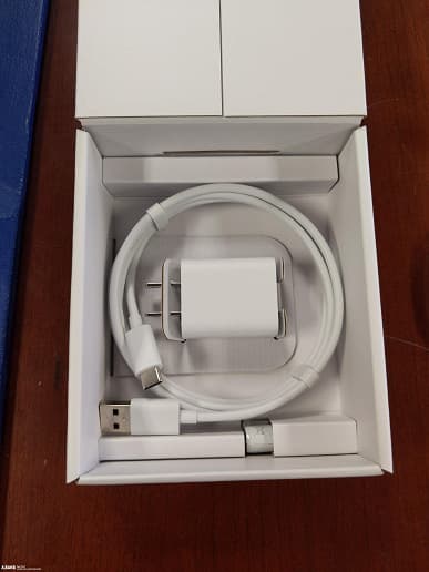 Комплект поставки и первые живые фото нового Google Chromecast