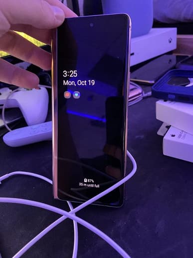 Беспроводное зарядное устройство Apple MagSafe работает с Galaxy Z Fold 2