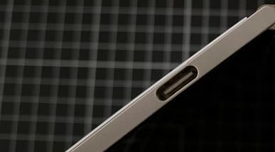 Microsoft, это провал. Смартфон Surface Duo трескается из-за очень тонкого пластика возле порта USB-C Microsoft, это провал. Смартфон Surface Duo трескается из-за очень тонкого пластика возле порта USB-C