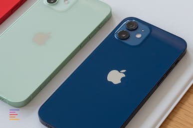 Включённые iPhone 12 и iPhone 12 Pro во всех цветах под разными углами. 20 фото в высоком разрешении
