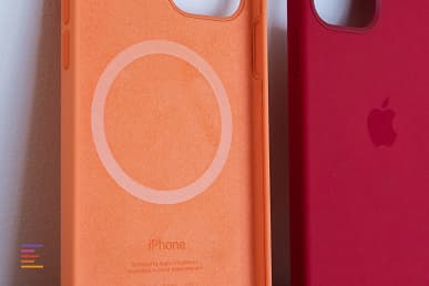 Включённые iPhone 12 и iPhone 12 Pro во всех цветах под разными углами. 20 фото в высоком разрешении