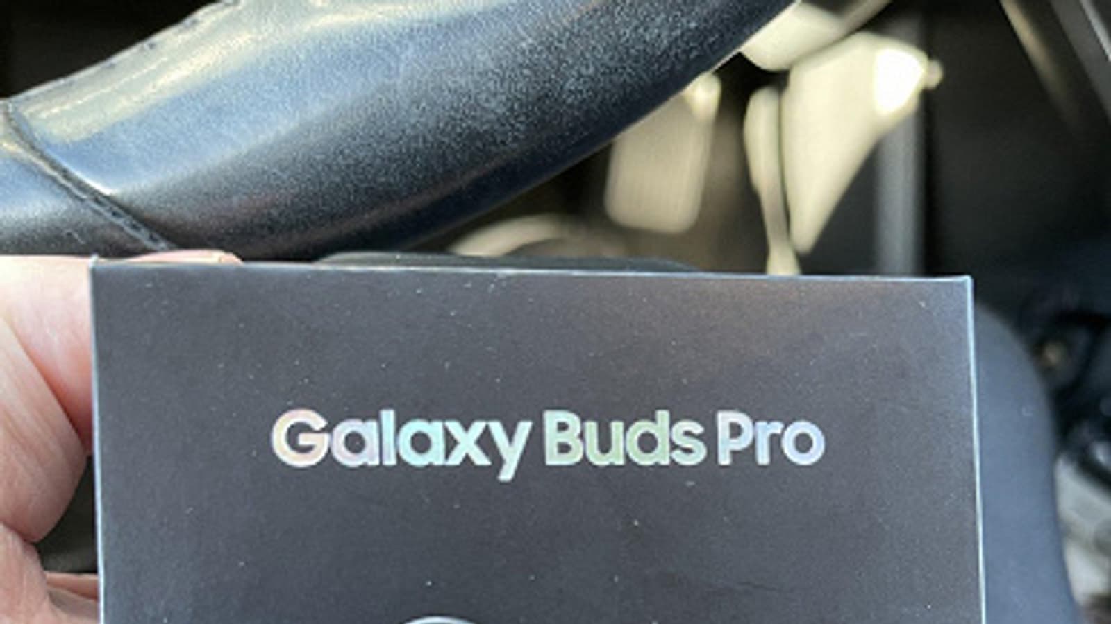 Первые живые фото Samsung Galaxy Buds Pro: наушники, упаковка и комплект поставки