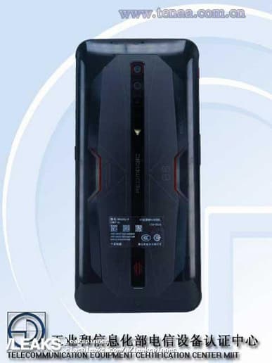 Первый в мире смартфон со Snapdragon 888, аккумулятором емкостью 5000 мА·ч и вентилятором. Живые фото Nubia Red Magic 6 Pro и Red Magic 6