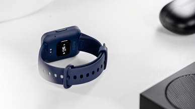 Часы-бестселлер Redmi Watch 2 показали на живых фото со всех сторон
