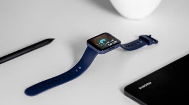 Часы-бестселлер Redmi Watch 2 показали на живых фото со всех сторон