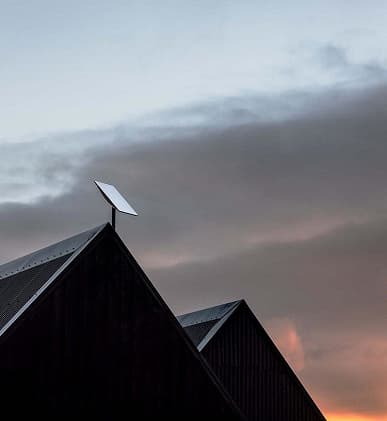 Спутниковая антенна не обязательно должна быть круглой. SpaceX представила второе поколение комплекта оборудования Starlink с прямоугольной антенной