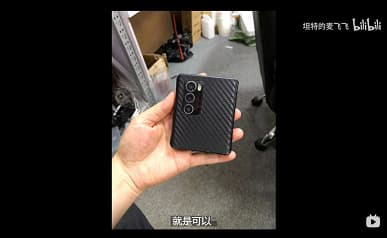 Из уникального смартфона LG Wing создали ещё более впечатляющий крошечный телефон