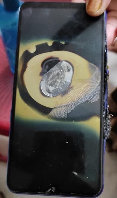 Взрываются не только OnePlus и Poco. В Индии самоуничтожился Realme XT