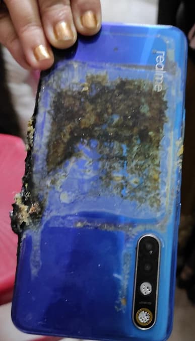 Взрываются не только OnePlus и Poco. В Индии самоуничтожился Realme XT