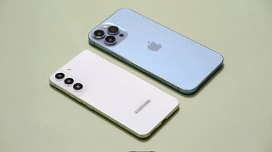 «Не включайте экран Galaxy S22. iPhone 13 Pro Max позорно проиграет», — iPhone 13 Pro Max сравнили с крошечным Samsung Galaxy S22