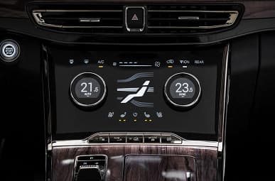 Самый мощный «китаец» за 3,6 млн рублей. В России стартовали продажи флагманского кроссовера Chery Exeed VX