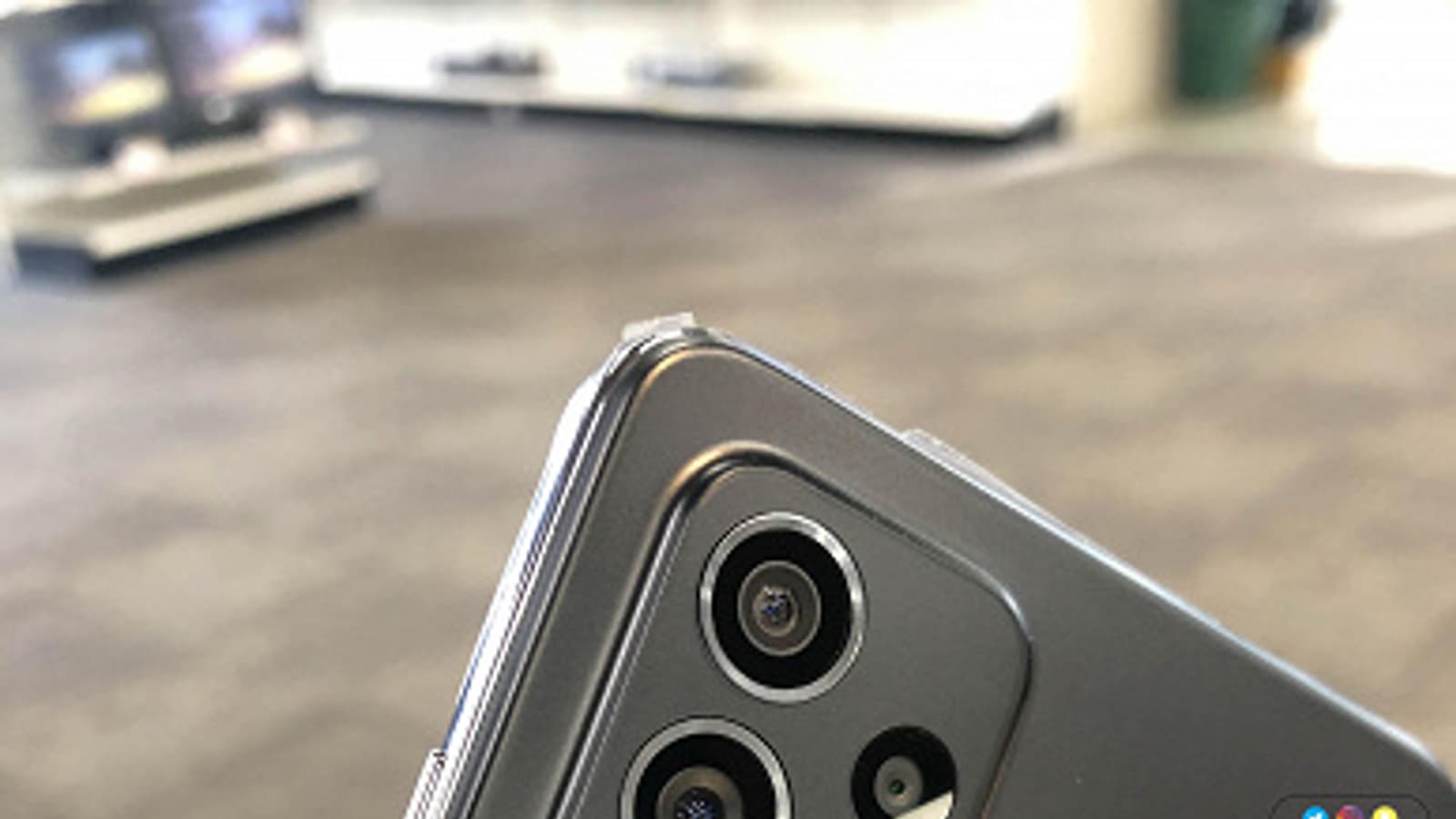 Качественные фото водонепроницаемого Samsung Galaxy A52 со всех сторон в высоком разрешении 