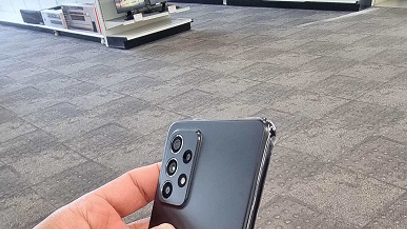 Качественные фото водонепроницаемого Samsung Galaxy A52 со всех сторон в высоком разрешении 