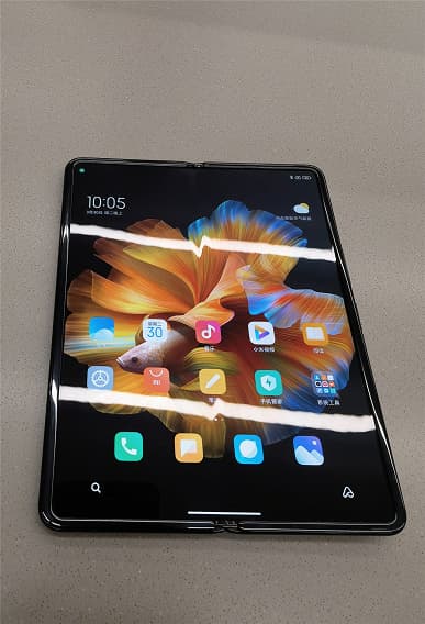 Xiaomi Mix Fold показали вживую сразу после анонса: складка на экране никуда не делась