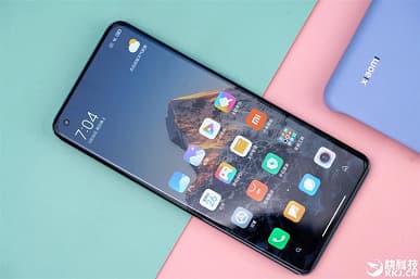 «Король Android» во всей красе: подборка качественных фото демонстрирует новинку со всех сторон