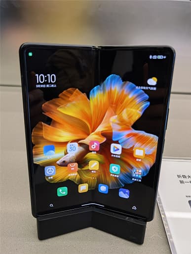 Xiaomi Mix Fold показали вживую сразу после анонса: складка на экране никуда не делась