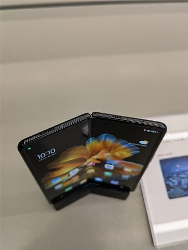 Xiaomi Mix Fold показали вживую сразу после анонса: складка на экране никуда не делась