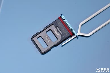 «Король Android» во всей красе: подборка качественных фото демонстрирует новинку со всех сторон