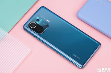 «Король Android» во всей красе: подборка качественных фото демонстрирует новинку со всех сторон