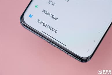 «Король Android» во всей красе: подборка качественных фото демонстрирует новинку со всех сторон