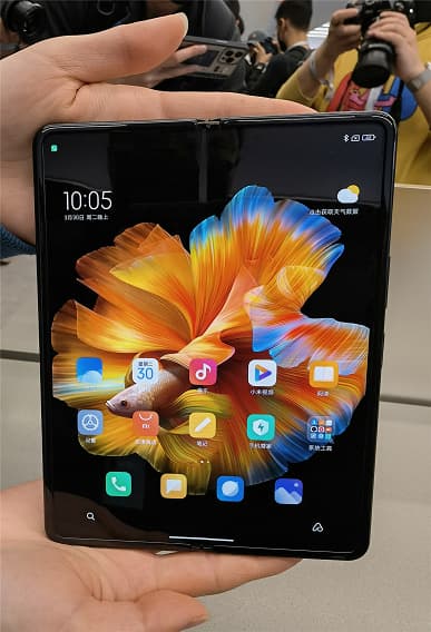 Xiaomi Mix Fold показали вживую сразу после анонса: складка на экране никуда не делась