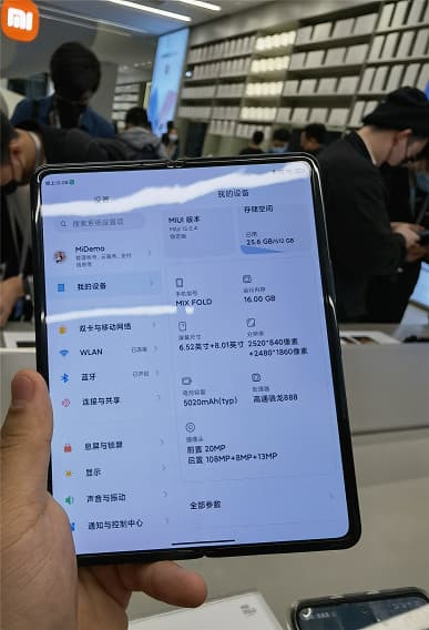 Xiaomi Mix Fold показали вживую сразу после анонса: складка на экране никуда не делась